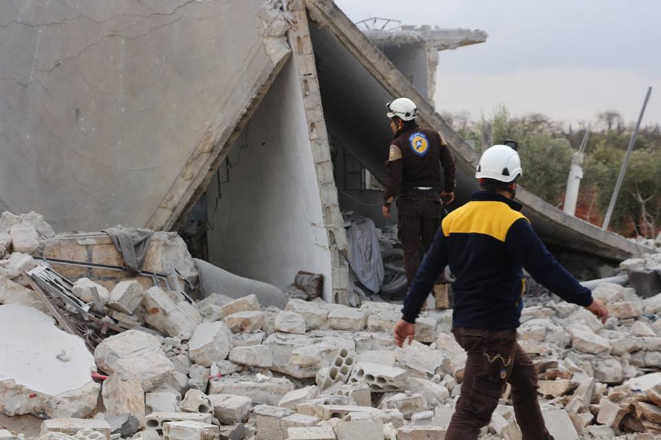 شهيدان وعشرات الجرحى في غارات جوية على ريف إدلب