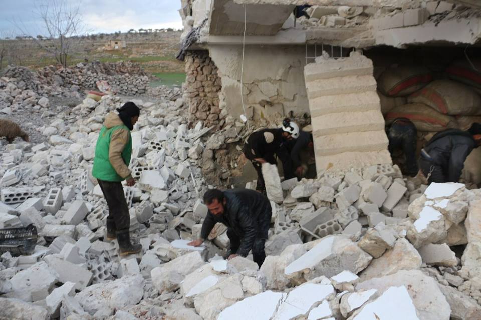 نشرة أخبار سوريا- قتلى وجرحى جراء استمرار القصف البربري على إدلب، والنظام يهدد باستهداف الطيران التركي في حال تحليقه فوق عفرين -(18-1-2018)