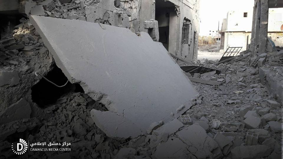 قصف مدفعي يستهدف سوق دوما الشعبي ويوقع 4 ضحايا مدنيين