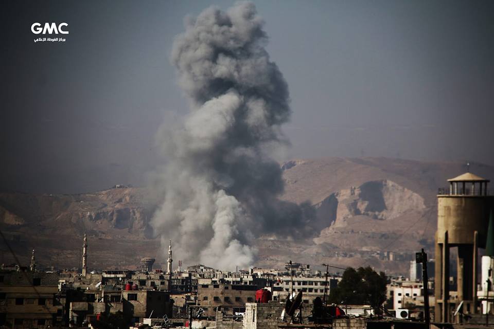 قصف جوي ومدفعي يوقع 10 شهداء في الغوطة الشرقية