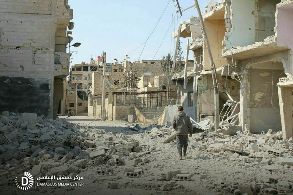 نشرة أخبار سوريا- التحالف الروسي الأسدي يستمر في ارتكاب جرائم إبادة بحق المدنيين في الغوطة، وغصن الزيتون تصل بين محورين غربي عفرين -(21-2-2018)