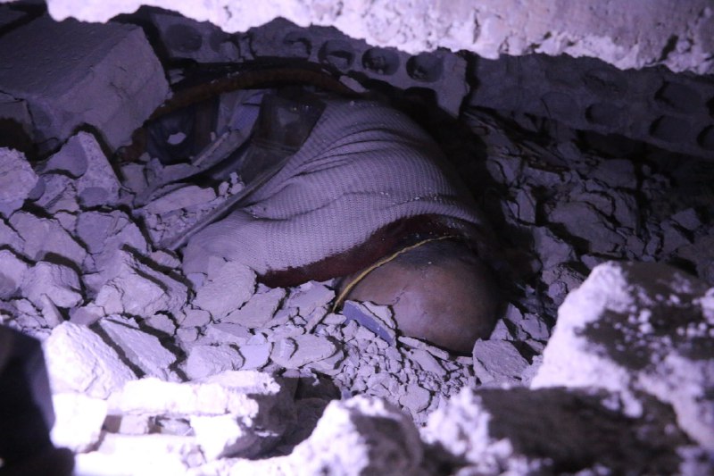 البراميل المتفجرة تدفن عشرة شهداء في الغوطة