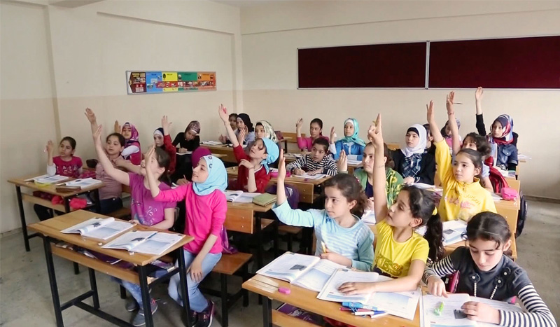 70 ألف طفل سوري يواصلون تعليمهم في مدارس غازي عنتاب، وهذا ما قدمته الولاية لهم