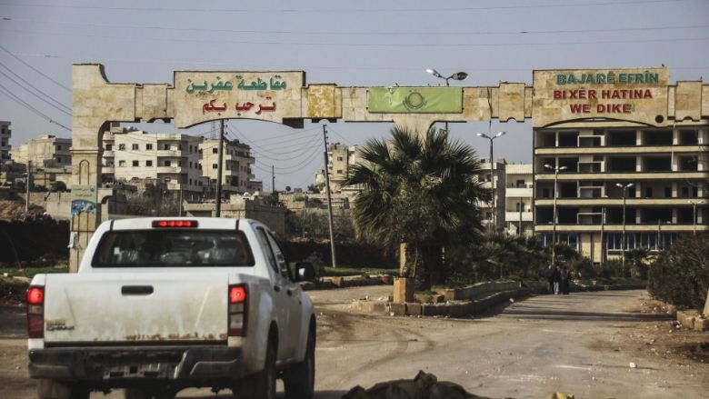 نشرة أخبار سوريا- فعاليات شعبية في إدلب ترفض الاعتراف بحكومة الإنقاذ، وفصائل غصن الزيتون تمنع عناصرها من دخول عفرين  -(19-3-2018)