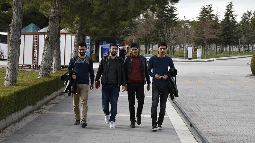 دورة مجانية في اللغة التركية لإعداد الطلاب السوريين 