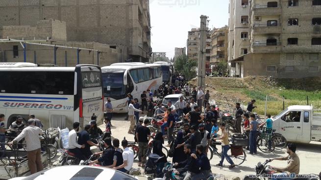 الدفعة الثالثة من مهجري جنوب دمشق تدخل تصل مدينة الباب
