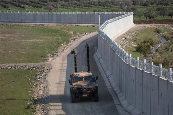 صحيفة تركية تكشف معلومات جديدة حول الجدار الحدودي مع سوريا (صور)