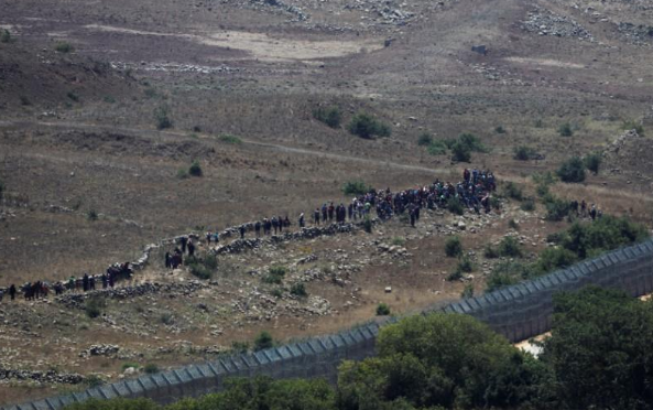 إسرائيل تبعد النازحين السوريين عن السياج الحدودي في الجولان المحتل