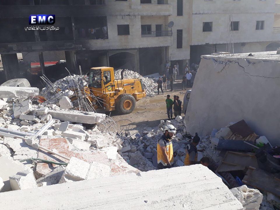 عشرات الضحايا بانفجار مستودع ذخيرة في سرمدا بريف إدلب