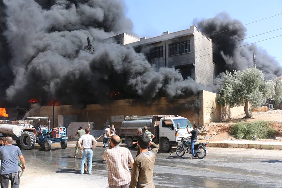نشرة أخبار الاثنين- اندلاع حريق ضخم في معرة النعمان بريف إدلب، وسقوط ضحايا جراء انفجار دراجة مفخخة وسط جرابلس -(13-8-2018)