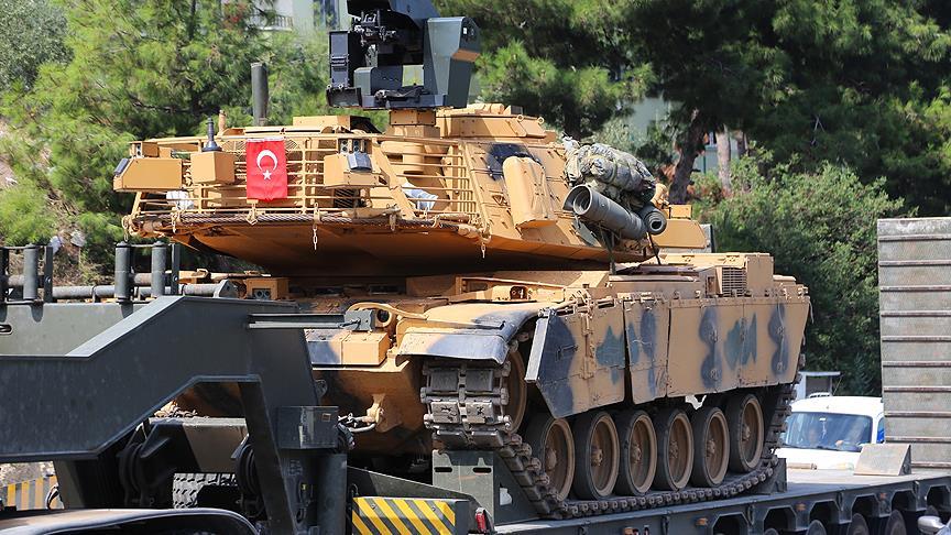 بالصور .. تركيا ترسل دبابات متطورة إلى إدلب