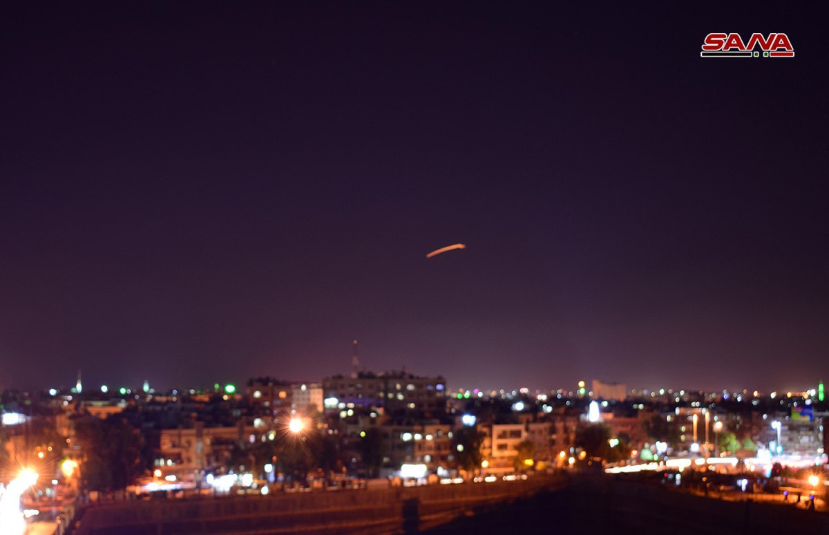 نشرة أخبار السبت- الجيش التركي يدفع بتعزيزات عسكرية نحو الشمال السوري، وإسرائيل تستهدف مواقع للنظام في محيط مطار دمشق -(15-9-2018)