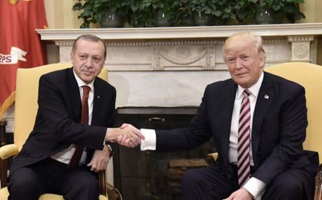أردوغان وترمب يناقشان 