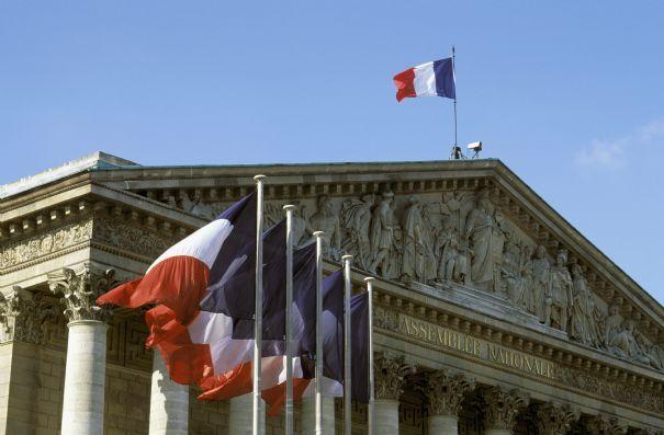 فرنسا تدرس إعادة أطفال فرنسيين قتل آباؤهم في سوريا 