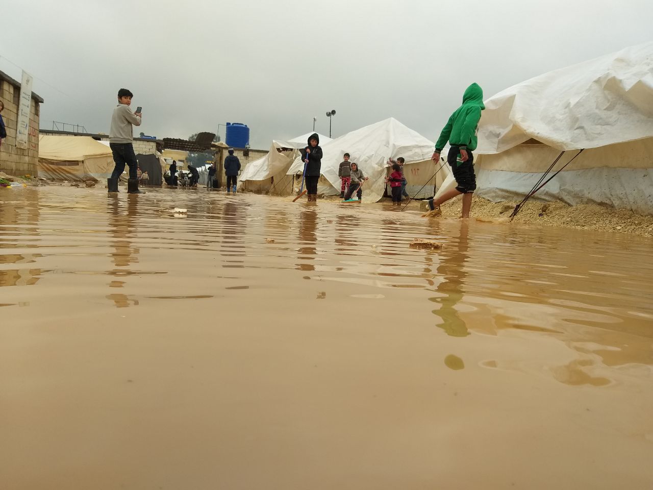 المجلس الإسلامي يدعو إلى إغاثة منكوبي المخيمات السورية (بيان)