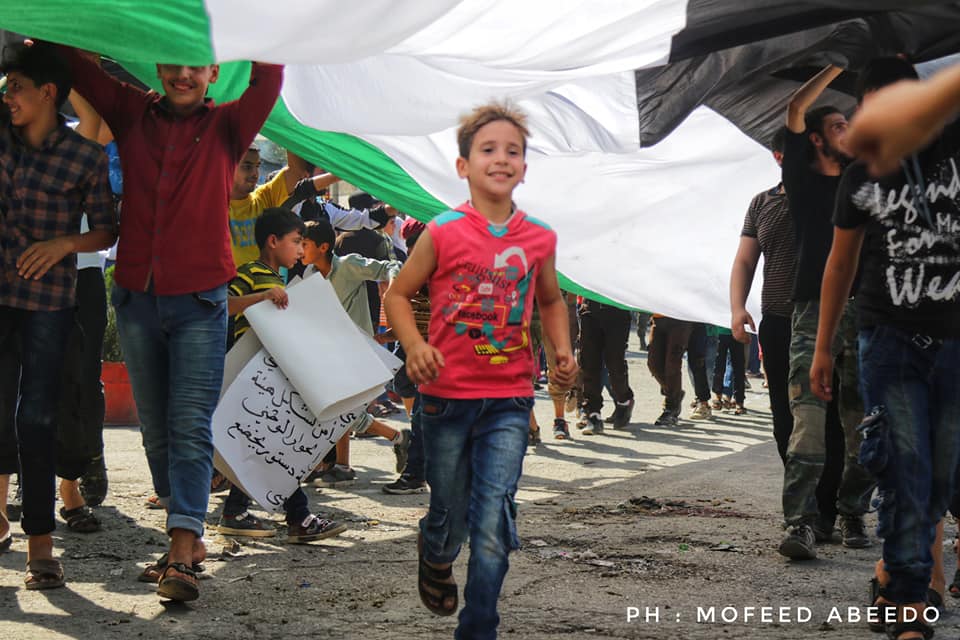 مظاهرات حاشدة بمناسبة الذكرى الثامنة للثورة السورية