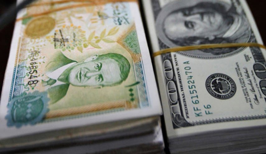 الليرة السورية تواصل هبوطها أمام الدولار وتسجّل رقماً غير مسبوق