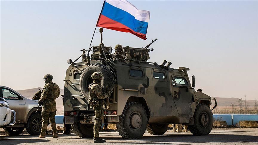 هي الأولى من نوعها.. قوات روسية تقطع طريق دورية أمريكية شمال شرقي سوريا