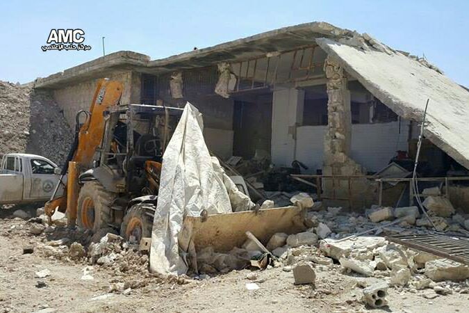 قصف روسي عنيف يخرج مراكز حيوية في خان شيخون عن الخدمة 