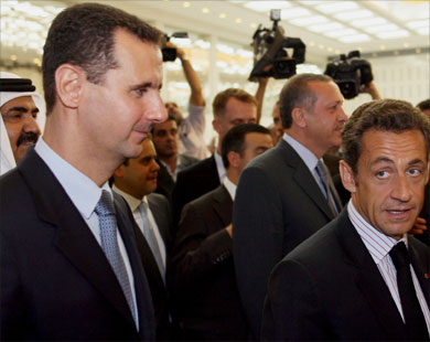 أصدقاء الأسد ينفضون من حوله 