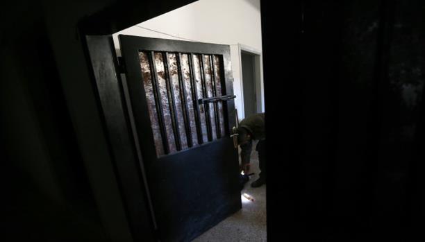 قوات النظام السوري تدخل سجن حماة.. ومخاوف من مجزرة