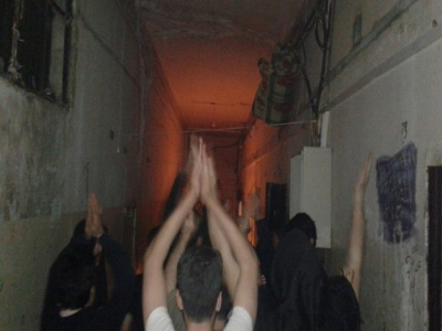 عودة الاستعصاء لسجن حماة المركزي. والسجناء يسيطرون على كامل السجن ويصلون إلى باب القيادة