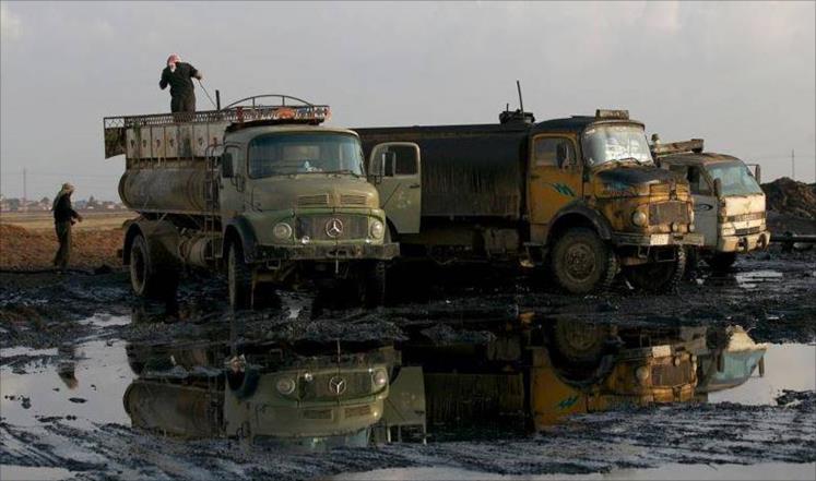 كيف يدير تنظيم الدولة حقول النفط بسوريا؟