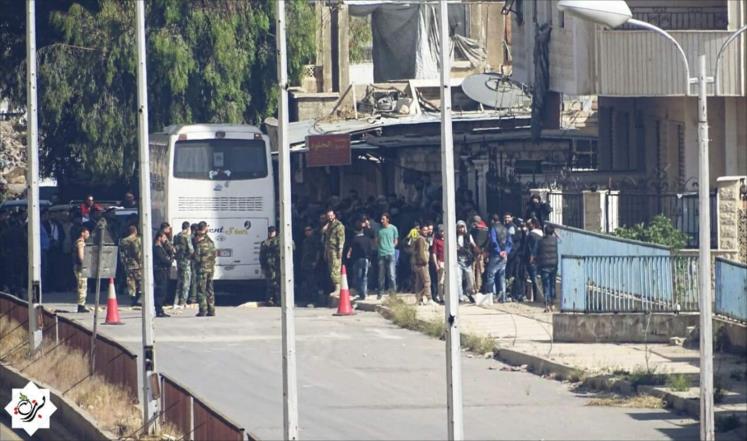 النظام يهجر 500 من مقاتلي حي برزة بعد رفضهم شروط التسوية
