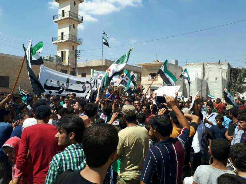 مظاهرات حاشدة ترفض مشاريع التقسيم وتطالب بإسقاط النظام