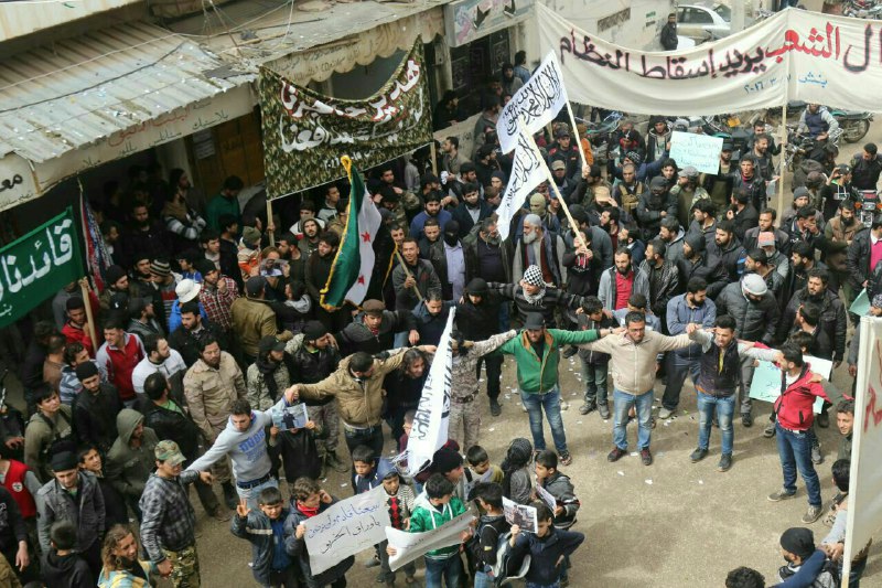 نشرة أخبار سوريا- مظاهرات في عدة مدن وبلدات سورية في الذكرى الخامسة للثورة السورية، و2000 إصابة بـ مرض 