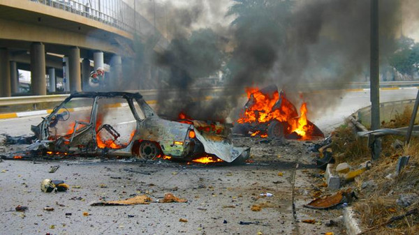 أخبار سوريا_  مقتل 16 شخصًا بينهم 10 أطفال وخمس نساء جراء استهداف حافلة نقل في دير الزور، وقوات الأسد تتّخذ سياسة الأرض المحروقة في حي جوبر _  (3-9- 2014 )