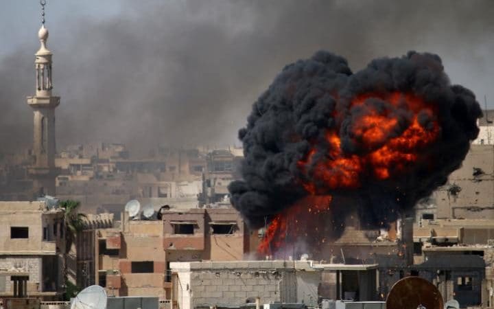عشرات القتلى والجرحى في مجزرة مروّعة للطيران الروسي شرق حماة