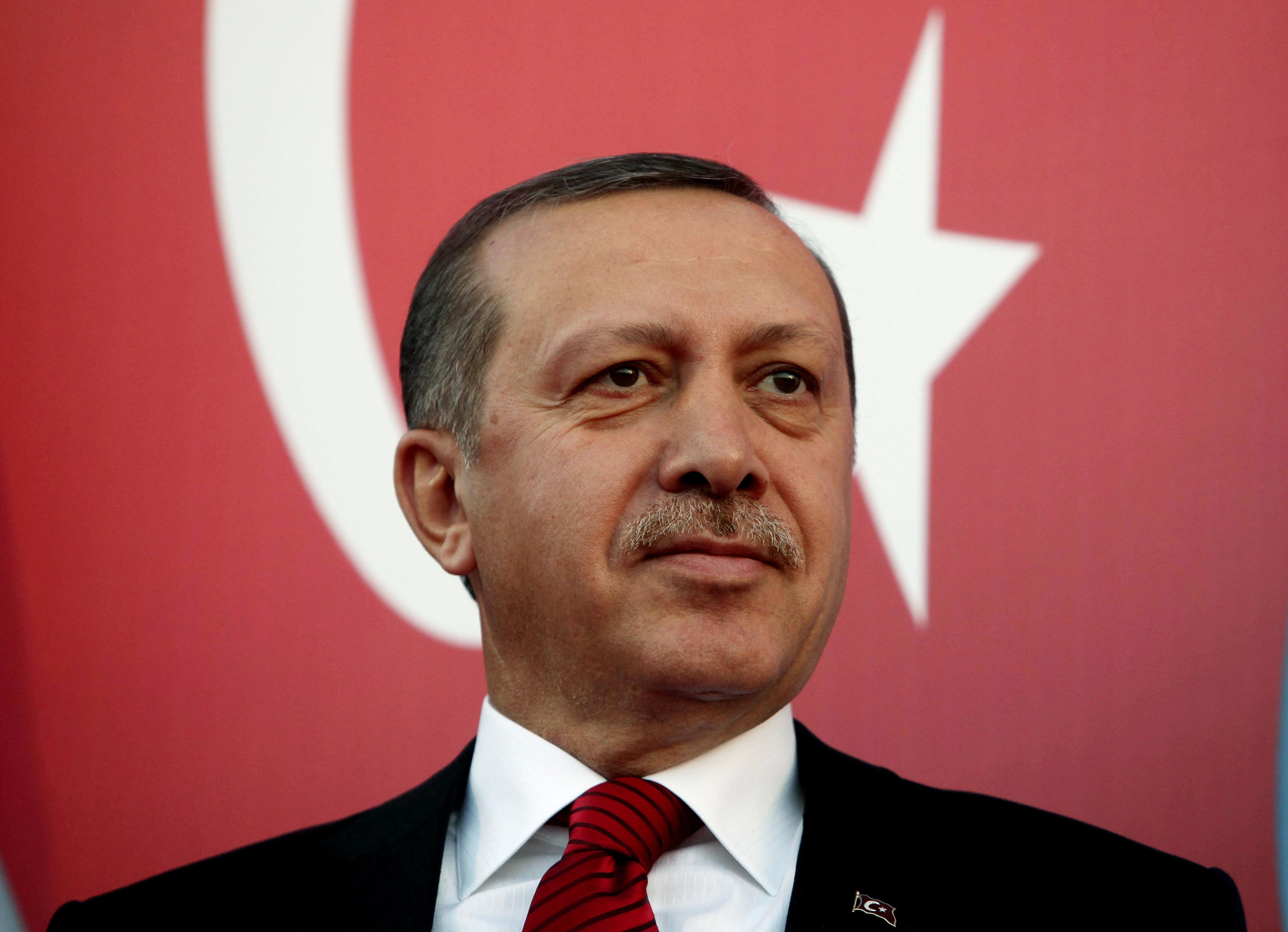 أردوغان يبحث مع ميركل إيصال المساعدات الإنسانية لمدينة حلب