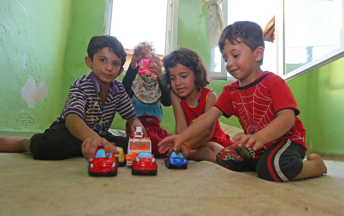 الأطفال السوريون ينعمون بالأمان في مخيمات اللاجئين بتركيا