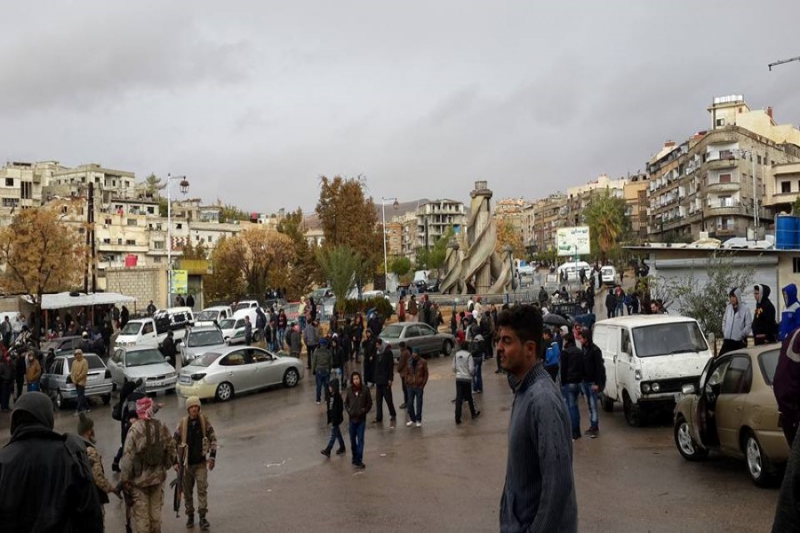 بدء خروج ٢٠٠٠ شخص من أهالي مدينة التل بريف دمشق باتجاه إدلب