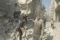 عشرات القتلى والجرحى من النازحين جراء قصف طيران الأسد تجمعاتهم في حلب