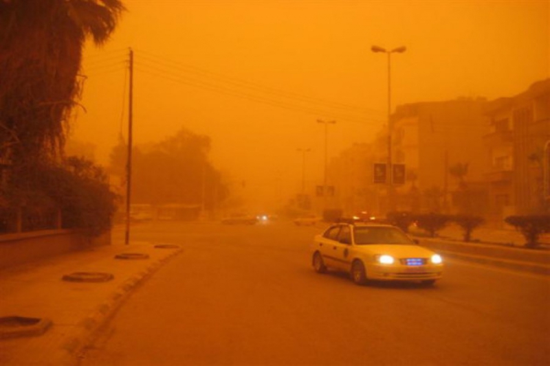 عاصفة غبارية قوية تتسبب بمقتل طفلة في دير الزور