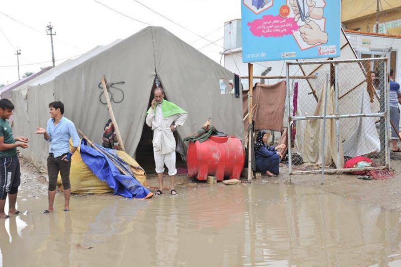 غرق أكثر من ٥٠٠ خيمة في مخيم اللاجئين السوريين بعرسال اللبنانية