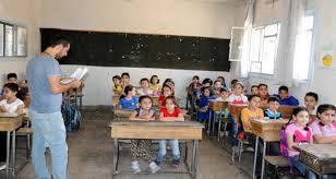 النظام يفصل 250 مدرساً في ريف حمص المحاصر