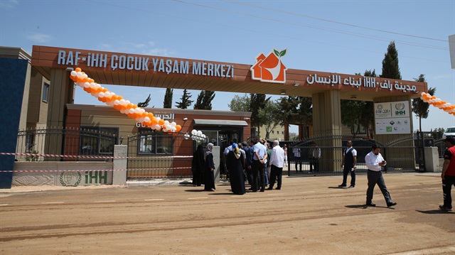 افتتاح أكبر قرية لرعاية اليتامى السوريين جنوب تركيا