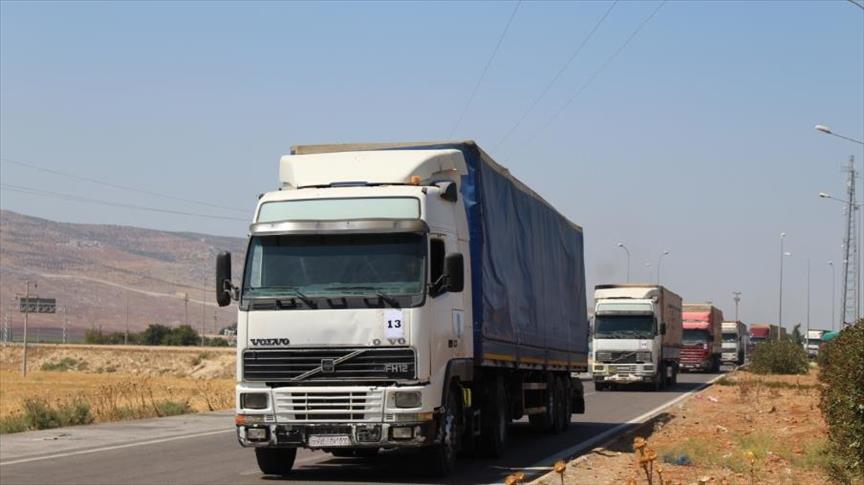 دخول قافلة مساعدات أممية إلى مدينة إدلب شمال سورية