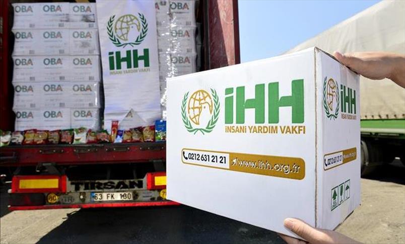 الـ (IHH) التركية ومؤسسة باكستانية يوزعان مساعدات مالية على السوريين في أورفا 
